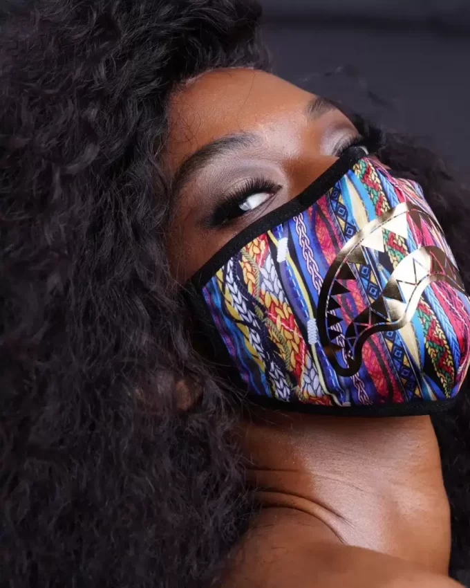 1994 MASCHERA VISO IN POLIESTERE CON SQUALO METALLIZZATO ORO