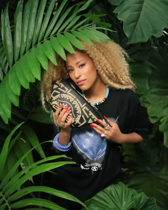 A.I.8 INTELLIGENCE AFRICANA PERCORSO VERSO IL FUTURO II SAVVY CROSSBODY