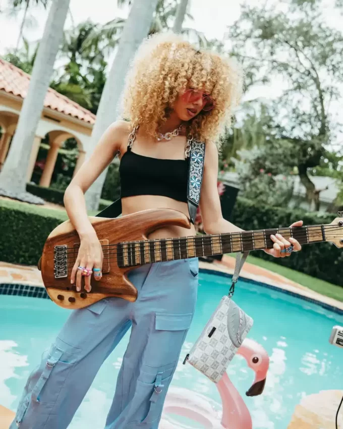 A.I.8 INTELLIGENCE AFRICANA PRENOTATA E FRIZIONE CROSSOVER OCCUPATA