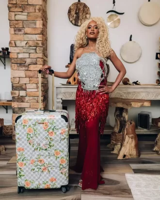 A.I. INTELLIGENZA AFRICANA ELEGANTE ENERGIA SHARKITECTURE BAGAGLIO FULL SIZE – COLLABORAZIONE SANDFLOWER