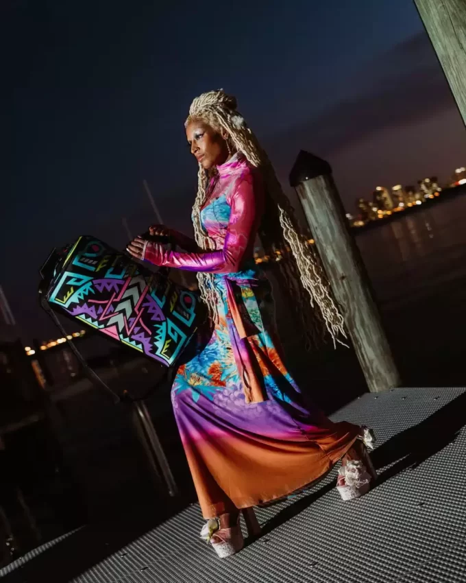 A.I. PATH TO THE FUTURE III DUFFLE – COLLABORAZIONE CON SANDFLOWER (BRILLANTE AL BUIO)