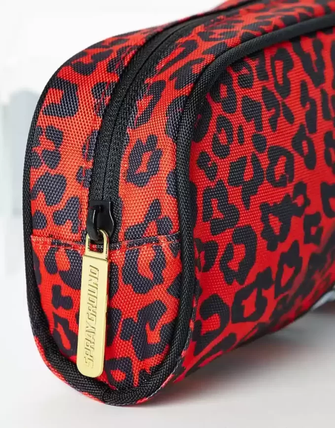 ASTUCCIO PER LABBRA LEOPARDO ROSSO ASTUCCIO PER LABBRA LEOPARDO ROSSO