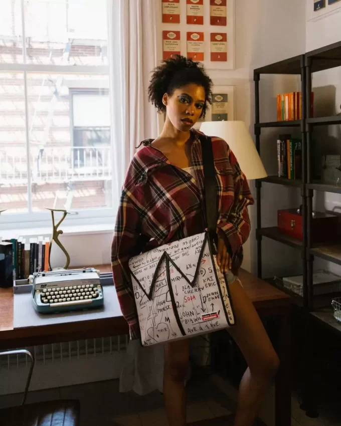 BASQUIAT UFFICIALE SENZA TITOLO (POPCORN AL FORMAGGIO) 1983 SLING MESSENGER