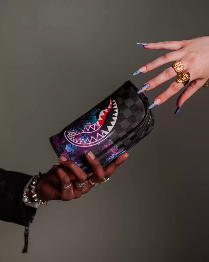 BENVENUTI AL PARTY POUCH