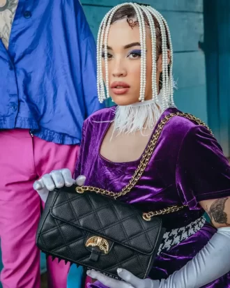 BORSA A MANO CON CATENA DORATA E SQUALO NOIR QUILT