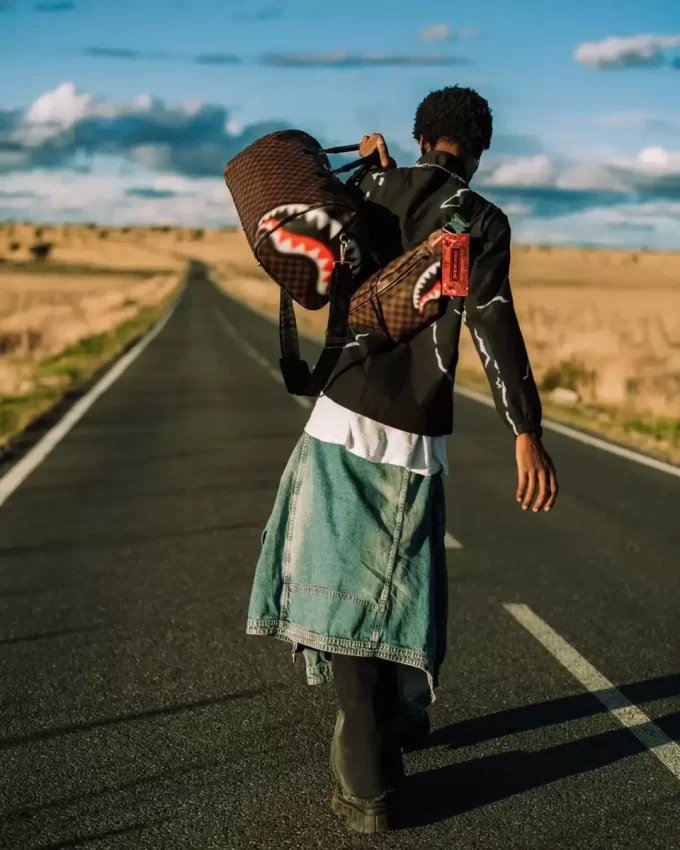 BORSA A TRACOLLA SAVVY CON EFFETTO SFOCATO SHARKS IN PARIS