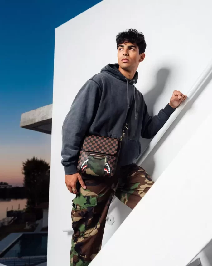 BORSA A TRACOLLA SHARKS IN PARIS CON TASCA ESTERNA CON ZIP ORO