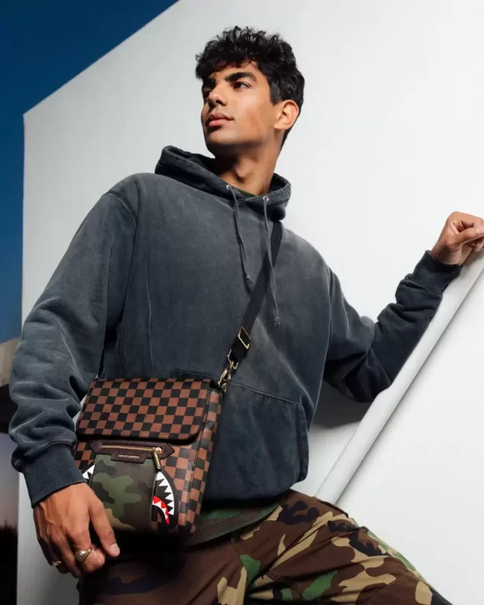 BORSA A TRACOLLA SHARKS IN PARIS CON TASCA ESTERNA CON ZIP ORO