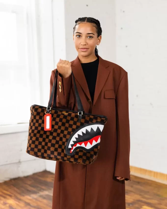 BORSA FURRR SHARKS IN PARIS