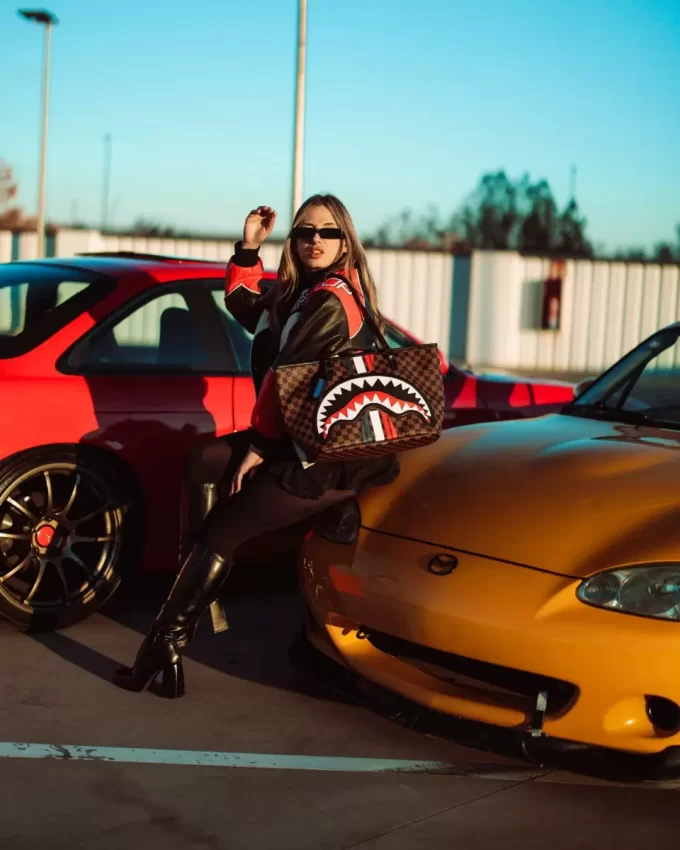 BORSA GT SHARKS IN PARIS BORSA GT SHARKS IN PARIS