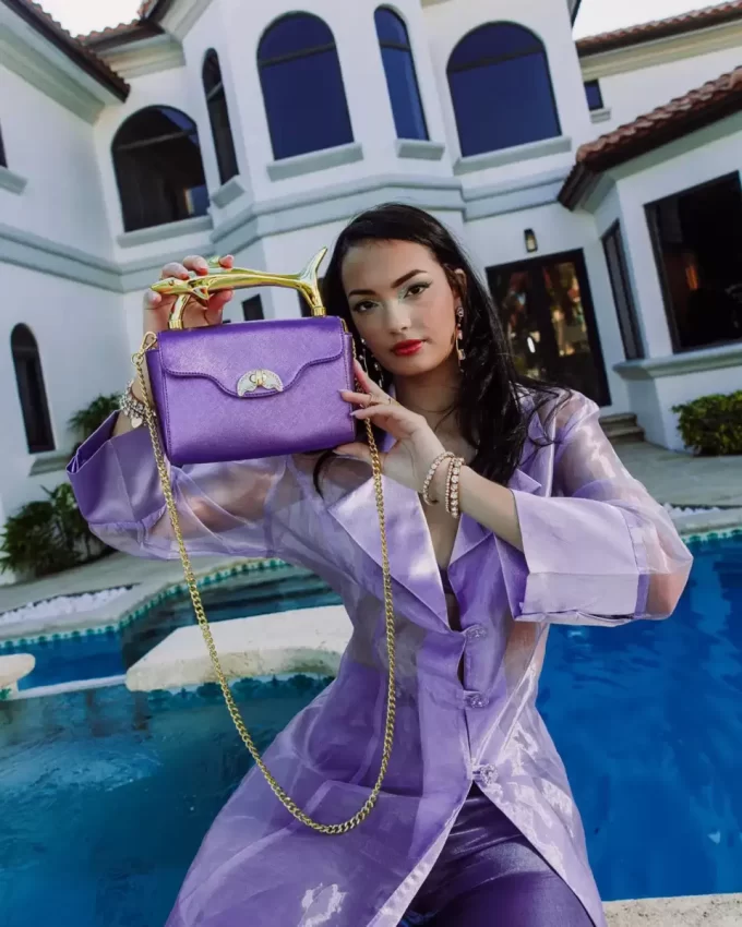 BORSA SHARKS OF THE GOLD OCEAN