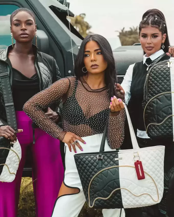 BORSA TRAPUNTATA DIVISA SHARK LEVELED UP