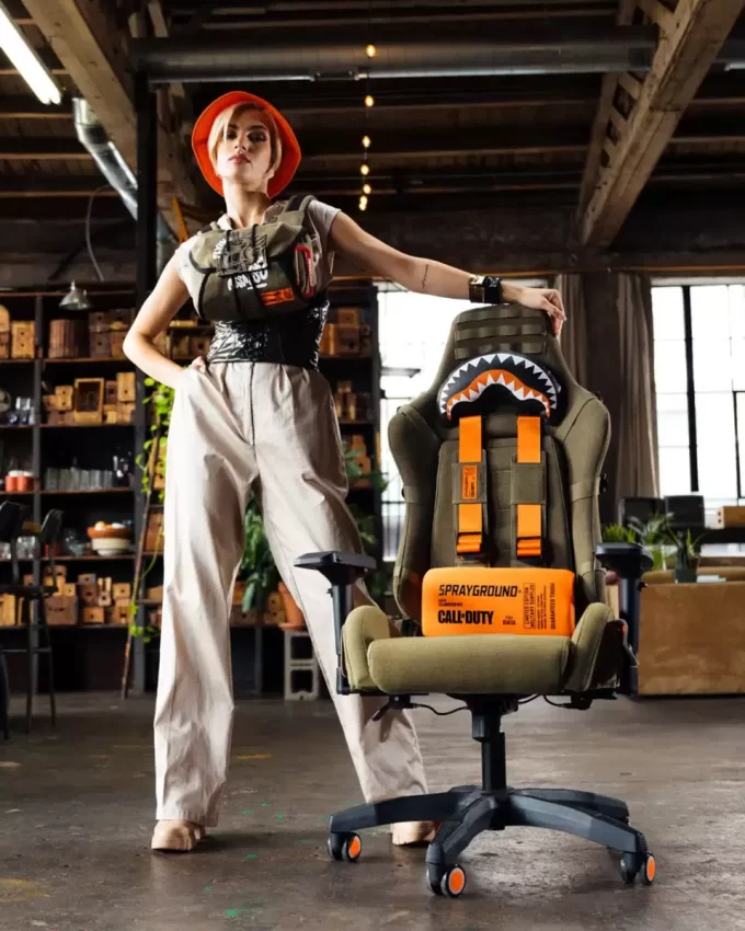 CALL OF DUTY FLYING ASSASSINS ZAINO CON PARACADUTE