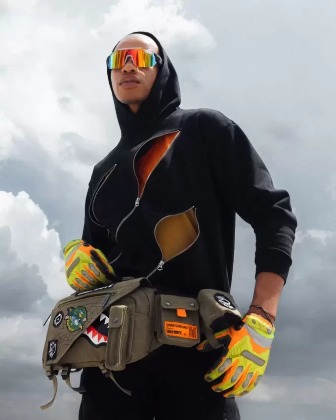 CALL OF DUTY NEVER BACK DOWN CROSSBODY CALL OF DUTY NEVER BACK DOWN CROSSBODY