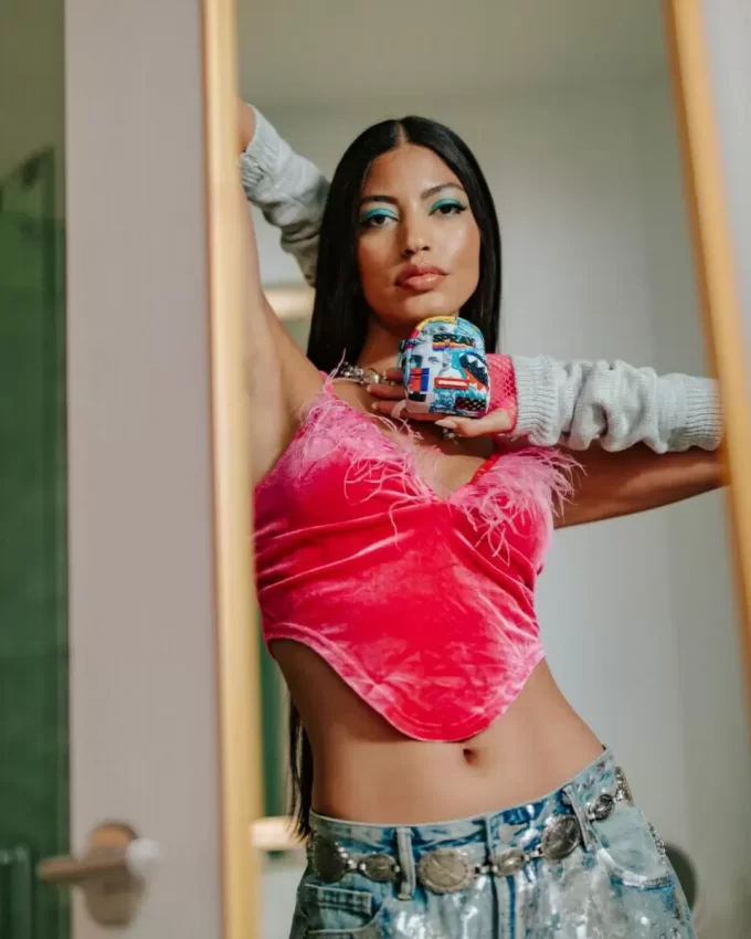 COLLAGE DI PORTACHIAVI A FORMA DI ZAINO CASUALE