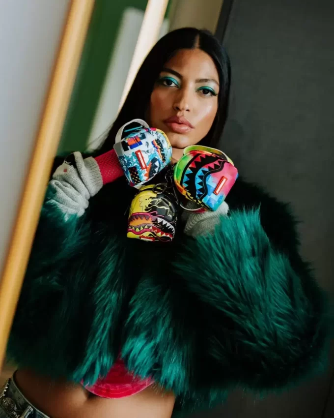 COLLAGE DI PORTACHIAVI A FORMA DI ZAINO CASUALE