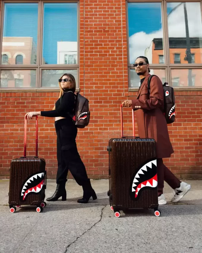 FRENZY SHARKS SHARKNAUTICS BAGAGLIO RIGIDO DI GRANDI DIMENSIONI