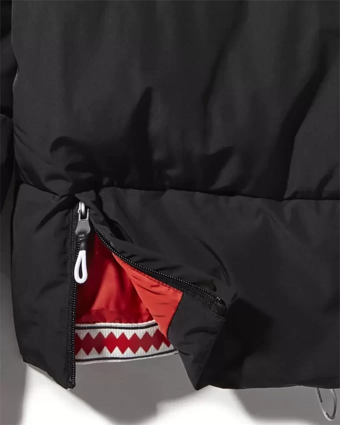 GIACCA IMBOTTITA CON GRAFFITI E TOPPE