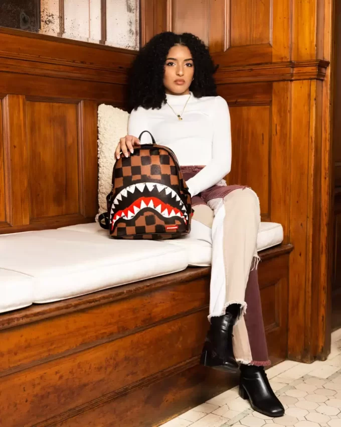 GLI SQUALI A PARIGI SCONFIGGONO SAVAGE