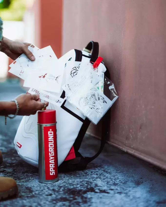 GRAFFITI ARTIST – CREA IL TUO ZAINO – 9 STENCIL INCLUSI GRAFFITI ARTIST – CREA IL TUO ZAINO – 9 STENCIL INCLUSI