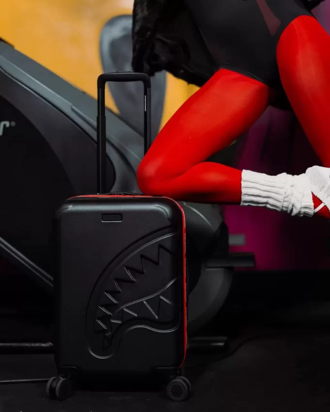 IL BAGAGLIO A MANO HERO SHARKITECTURE