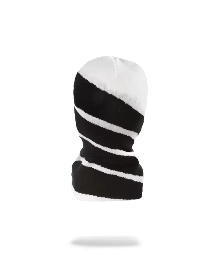 LO SQUALO FANTASMA TAGLIA LA MASCHERA DA PASSEGGIO