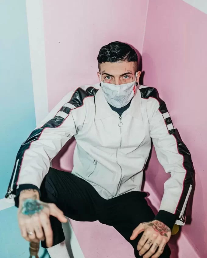 MASCHERA A QUADRI DI SQUALO (BIANCO) MASCHERA A QUADRI DI SQUALO (BIANCO)