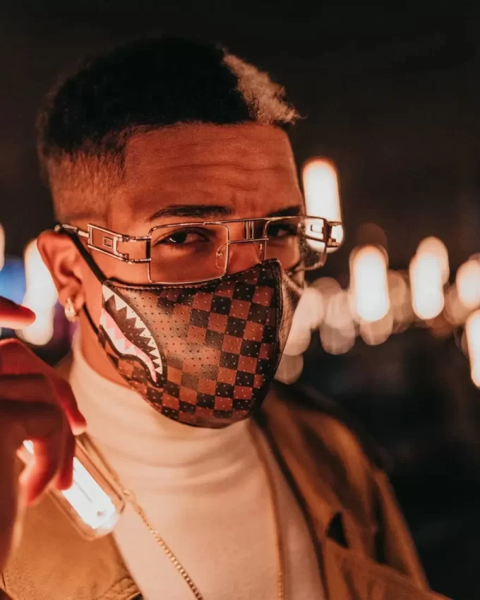 MASCHERA VEGANA IN PELLE SHARKS IN PARIS