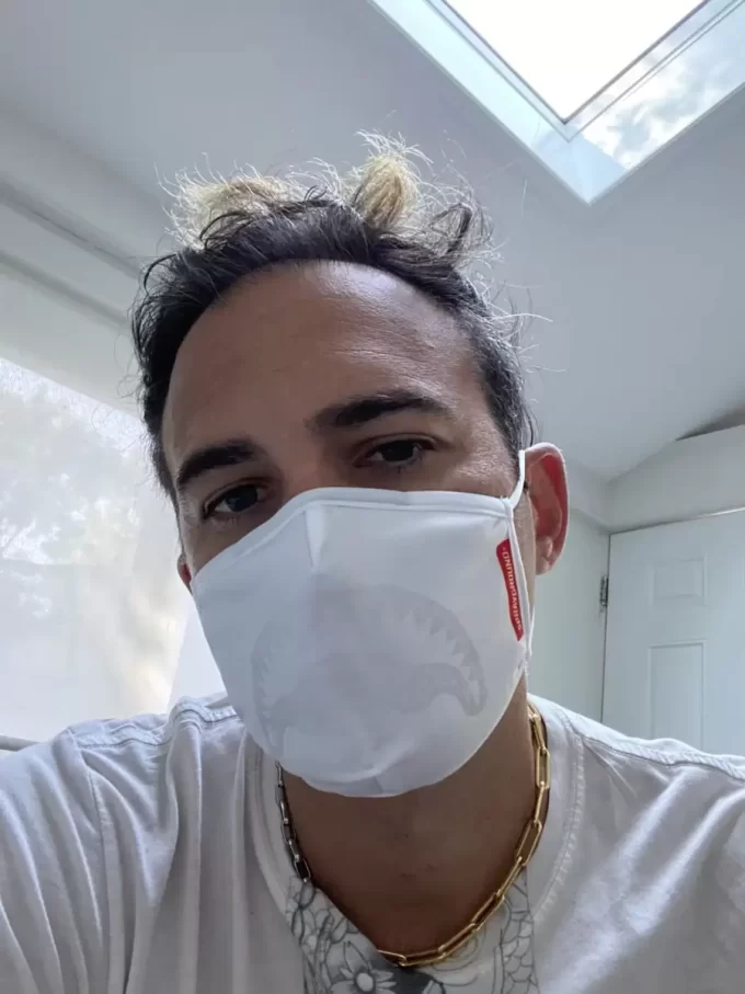 MASCHERINA ADATTABILE PER ADULTI CON SQUALO BIANCO SU BIANCO MASCHERINA ADATTABILE PER ADULTI CON SQUALO BIANCO SU BIANCO