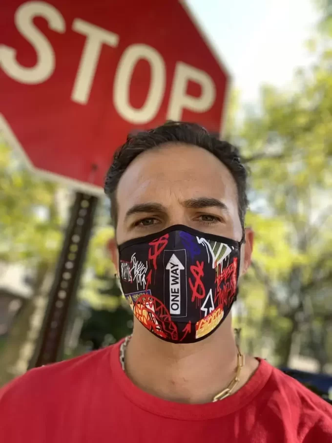 MASCHERINA MONOUSO ADATTABILE PER ADULTI MASCHERINA MONOUSO ADATTABILE PER ADULTI