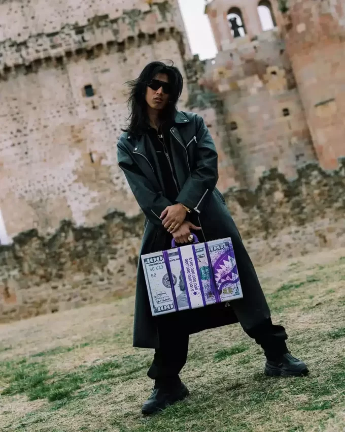 MILIARDI NELLA VALIGETTA DELLA BANCA