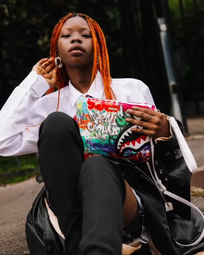 POCHETTE CROSSOVER LE MONDE DES GRAFFITIS