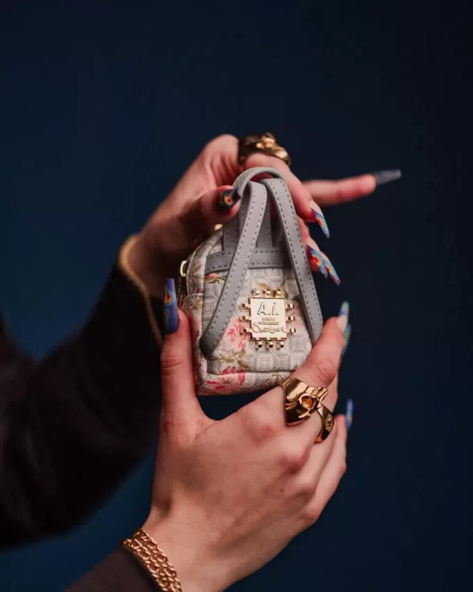 Portachiavi zaino energetico elegante con intelligenza africana A.I.