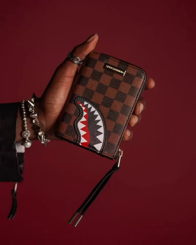 PORTAFOGLIO SQUALI A DENTI DI SEGA NEL PORTAFOGLIO DI PARIGI
