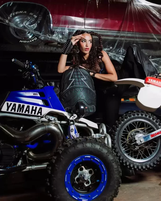 QUESTO NON È UNO ZAINO DA GIOCO QUESTO NON È UNO ZAINO DA GIOCO