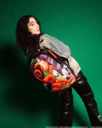 RICK E MORTY INCASTRATI NEI CONFINI