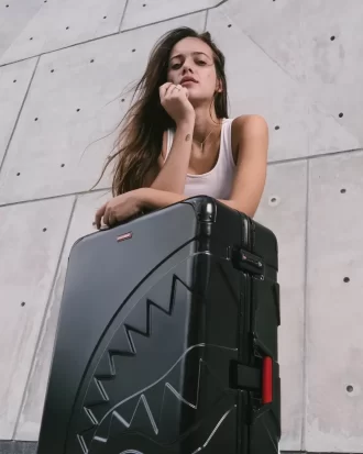 BAGAGLIO FULL-SIZE DA 29″ MODELLATO SHARKITECTURE