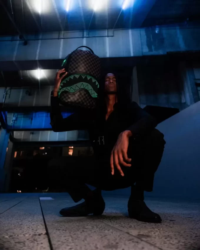 SHARK OPTICS – LO ZAINO LIGHT SHOW