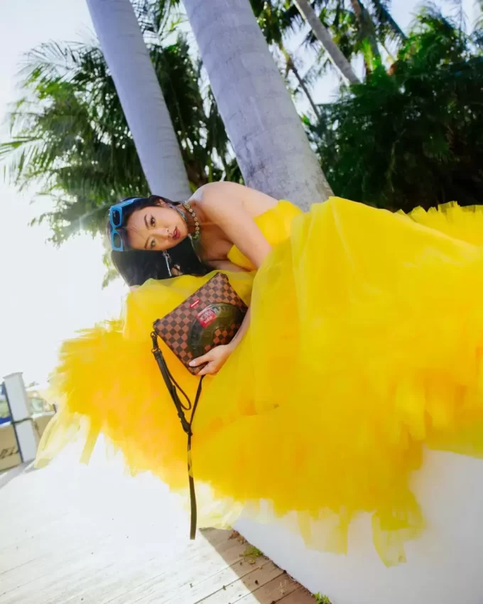 SHARKS A PARIGI PRONTO AL DECOLLO CON POCHETTE CROSSOVER CON CINGHIA