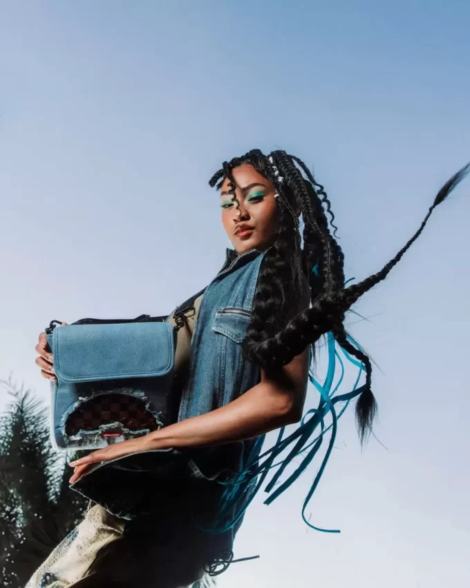 SHORES OF ITALY MESSENGER SLING