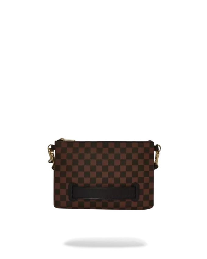 SQUALI A DENTI DI SEGA NELLA FRIZIONE CROSSOVER DI PARIGI