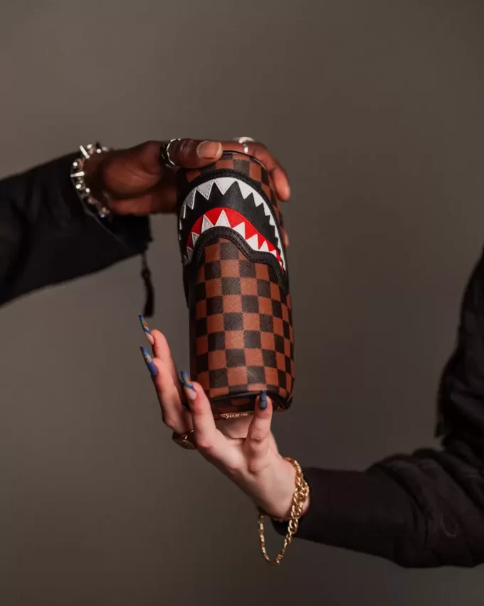 SQUALI DENTI DI SEGA NELLA BORSA DI PARIGI