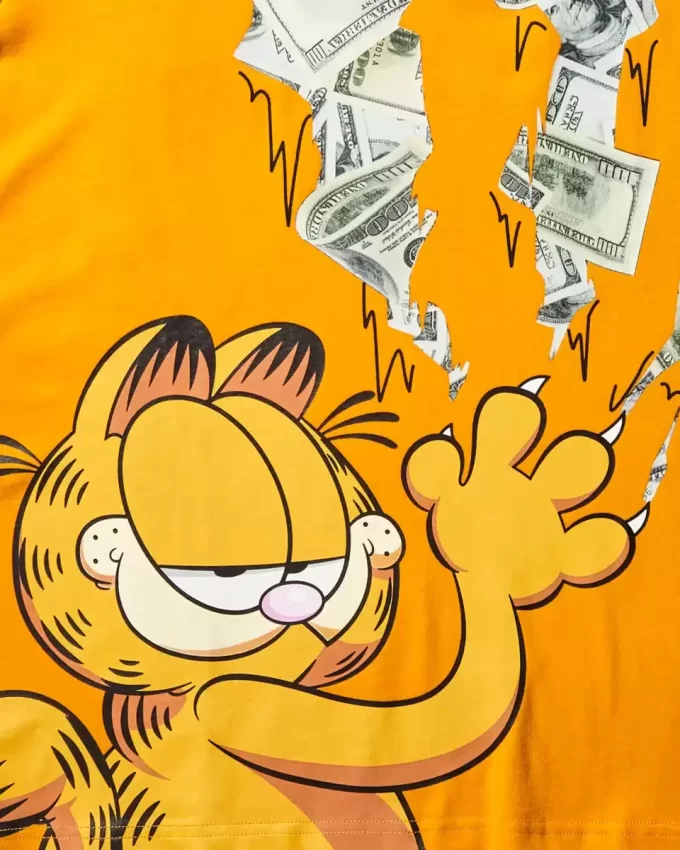 T-SHIRT CON STAMPA GRAFICA GARFIELD CAT STRATCH (ARANCIONE)