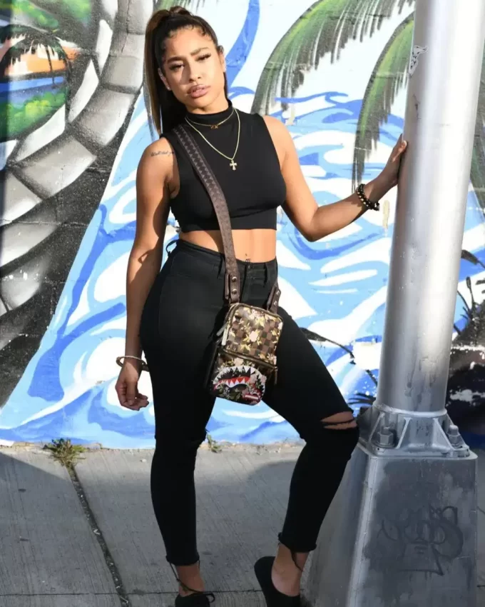 TRACOLLA SHARKFLOWER