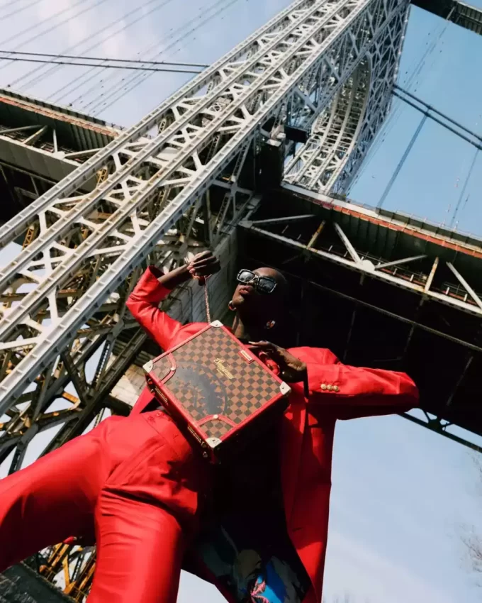 VALIGETTA CON MANETTE TAKEOVER THE THRONE