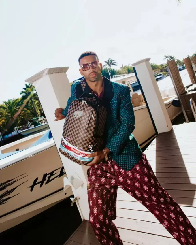 ZAINO 305 SPEEDBOAT GETAWAY