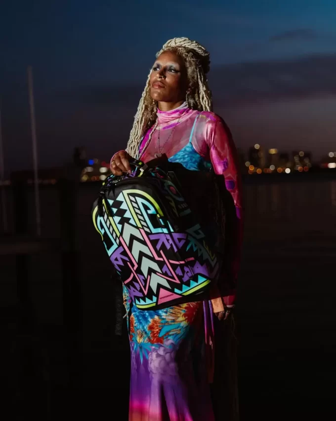 ZAINO A.I. PATH TO THE FUTURE III – COLLABORAZIONE CON SANDFLOWER (BRILLANTE AL BUIO)