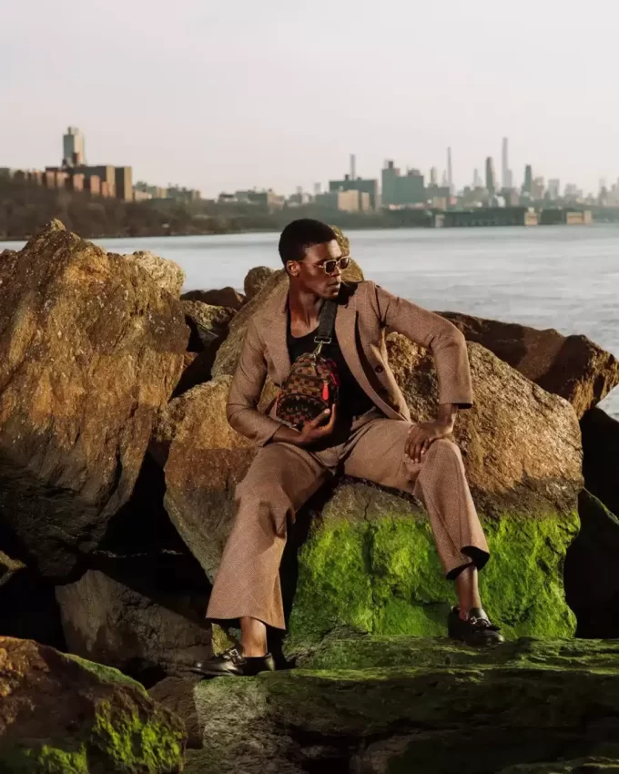 ZAINO A TRACOLLA TAKEOVER THE THRONE