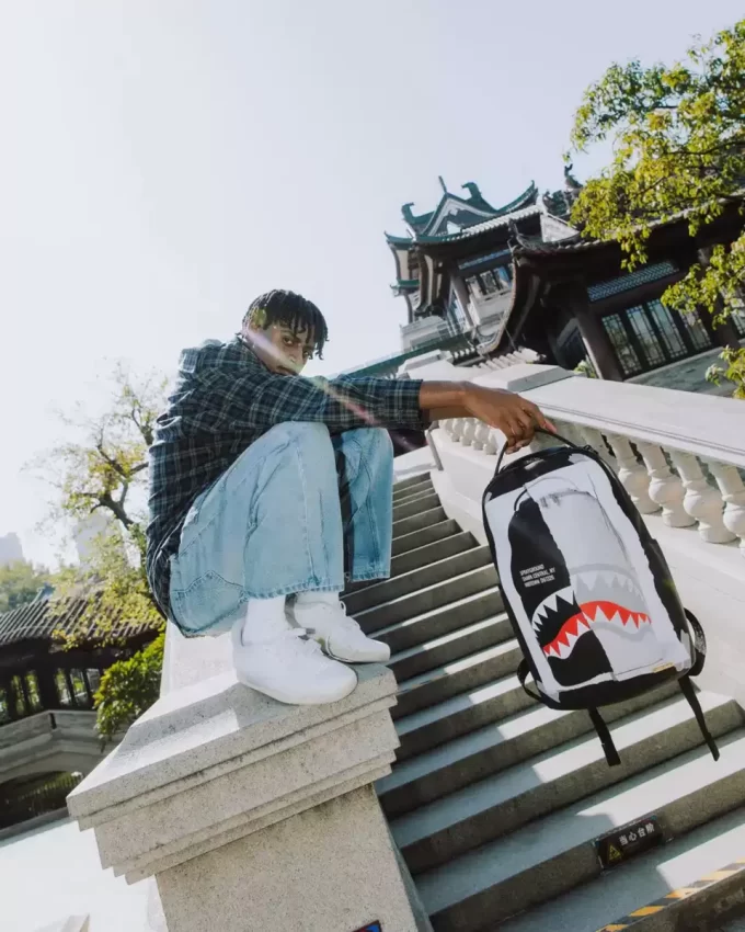 ZAINO CON ILLUSIONE OTTICA SQUALI A PARIGI BORSA SU BORSA