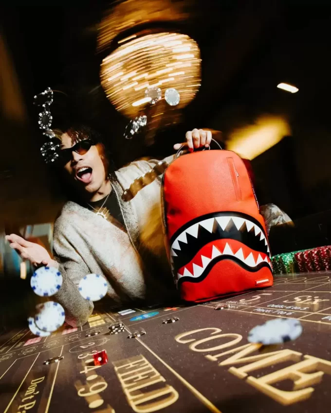 ZAINO DLXSV CON PROVERBIO CENTRALE DELLO SQUALO